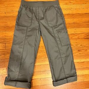 NWT NEW Chico's Convertible Poplin Cargo Cropped Capris. Size 2